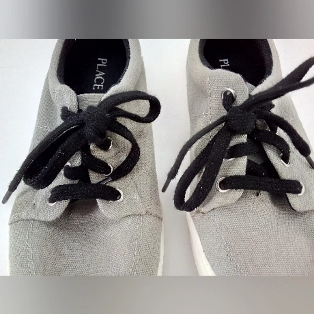 The Children's Place Gray Canvas Sneakers Big Kid 4 Black Laces